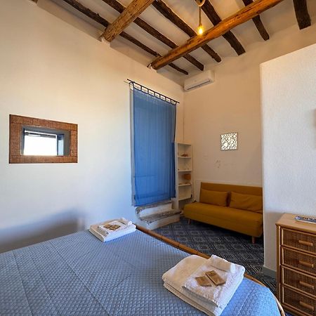 Villa Margherita - Appartamenti A Due Passi Dal Corso Di Santa Marina Salina A 100 Mt Dalla Spiaggia Exteriör bild