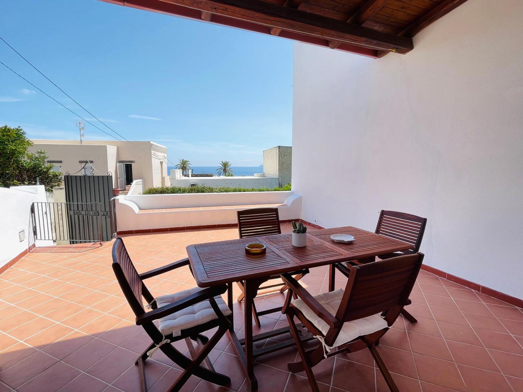 Villa Margherita - Appartamenti A Due Passi Dal Corso Di Santa Marina Salina A 100 Mt Dalla Spiaggia Exteriör bild