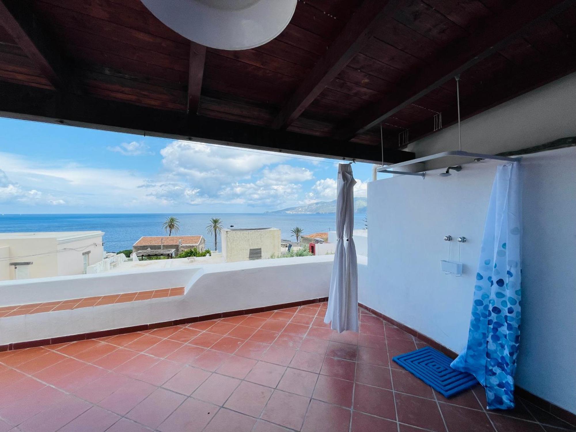 Villa Margherita - Appartamenti A Due Passi Dal Corso Di Santa Marina Salina A 100 Mt Dalla Spiaggia Exteriör bild