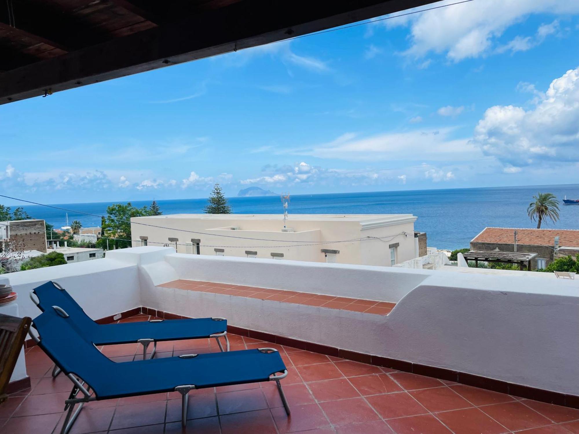 Villa Margherita - Appartamenti A Due Passi Dal Corso Di Santa Marina Salina A 100 Mt Dalla Spiaggia Exteriör bild