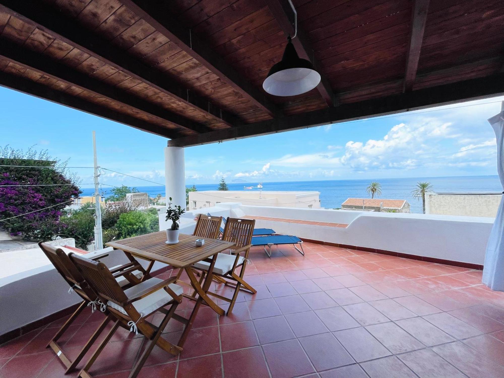 Villa Margherita - Appartamenti A Due Passi Dal Corso Di Santa Marina Salina A 100 Mt Dalla Spiaggia Exteriör bild