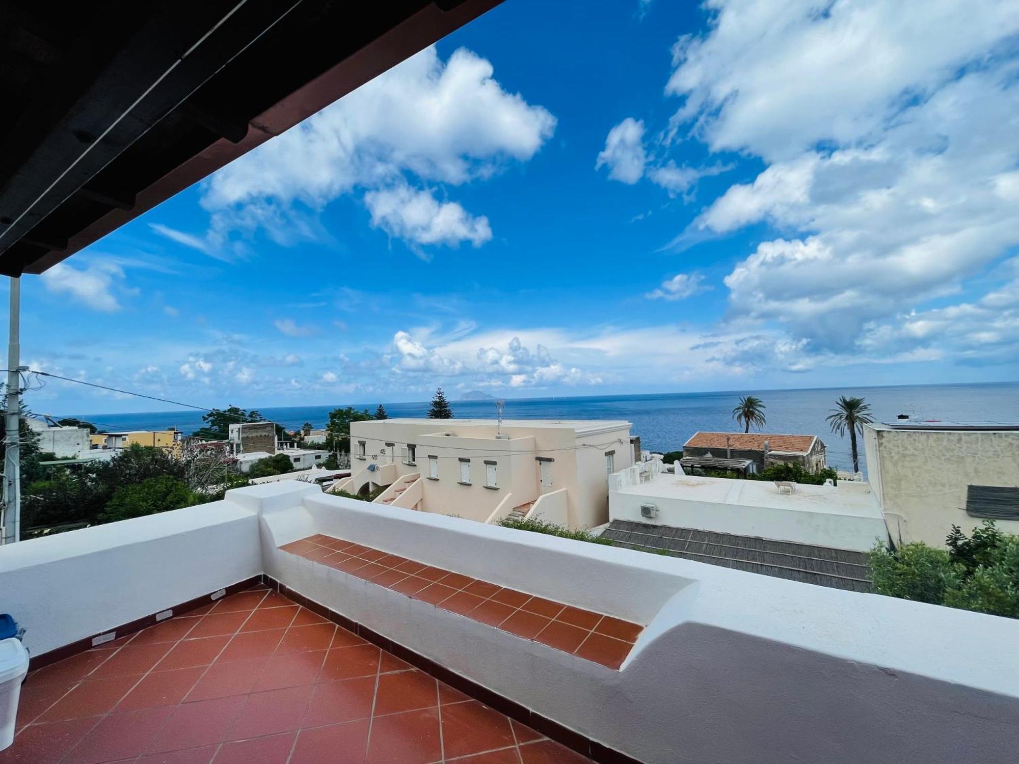 Villa Margherita - Appartamenti A Due Passi Dal Corso Di Santa Marina Salina A 100 Mt Dalla Spiaggia Exteriör bild