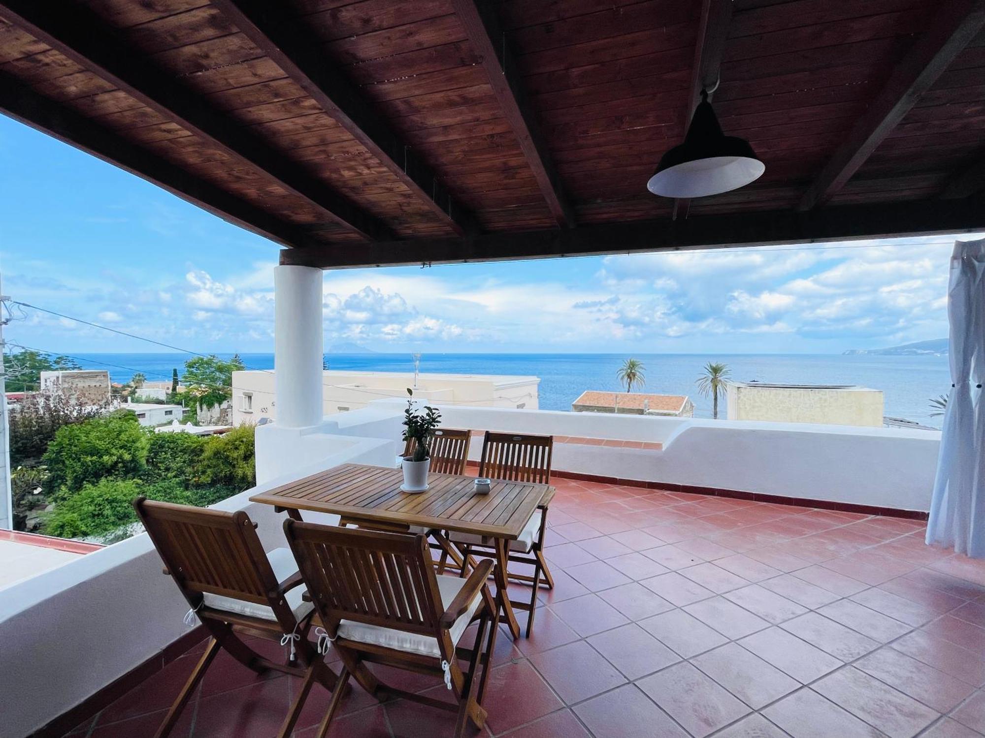 Villa Margherita - Appartamenti A Due Passi Dal Corso Di Santa Marina Salina A 100 Mt Dalla Spiaggia Exteriör bild