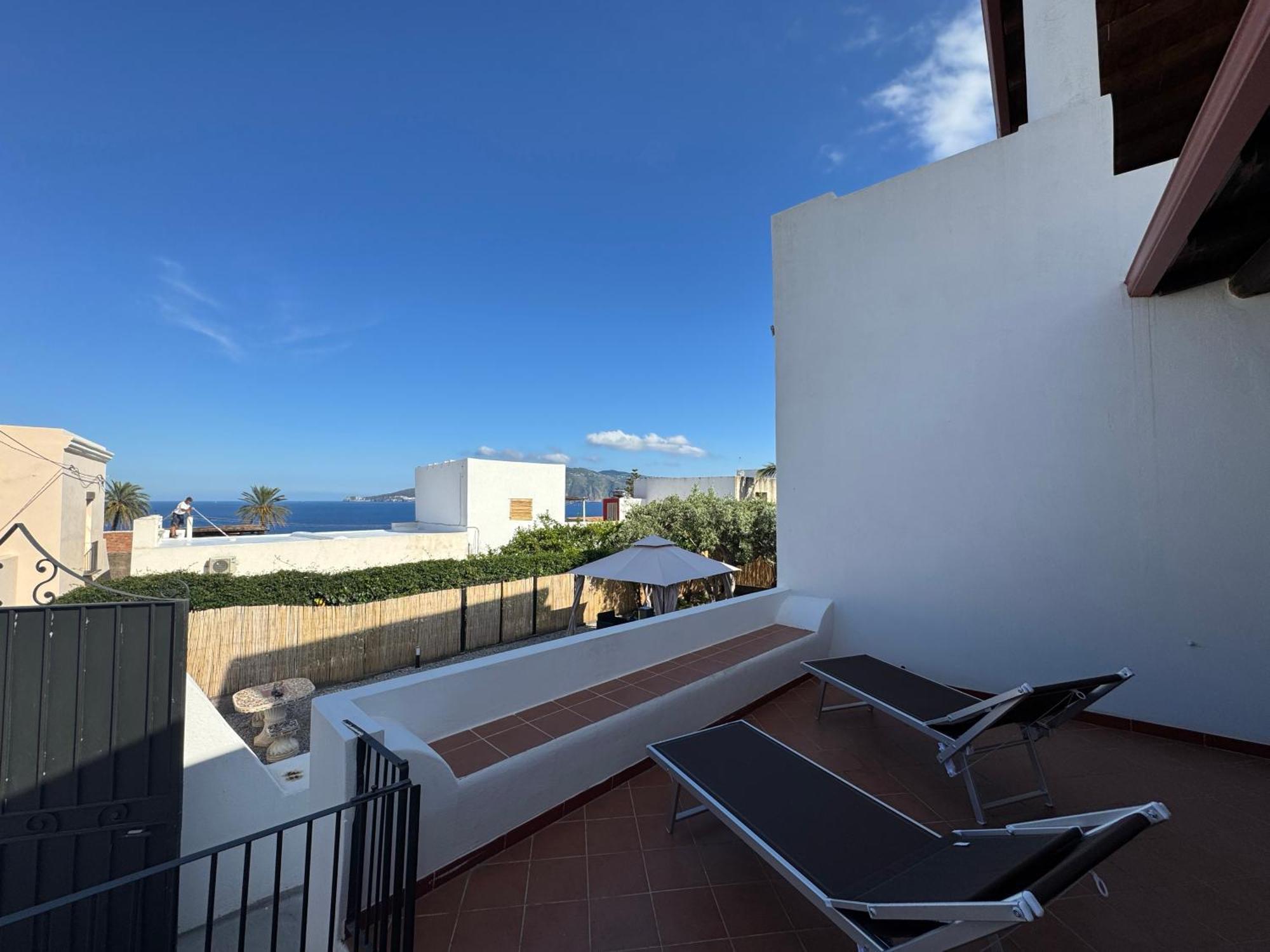 Villa Margherita - Appartamenti A Due Passi Dal Corso Di Santa Marina Salina A 100 Mt Dalla Spiaggia Exteriör bild