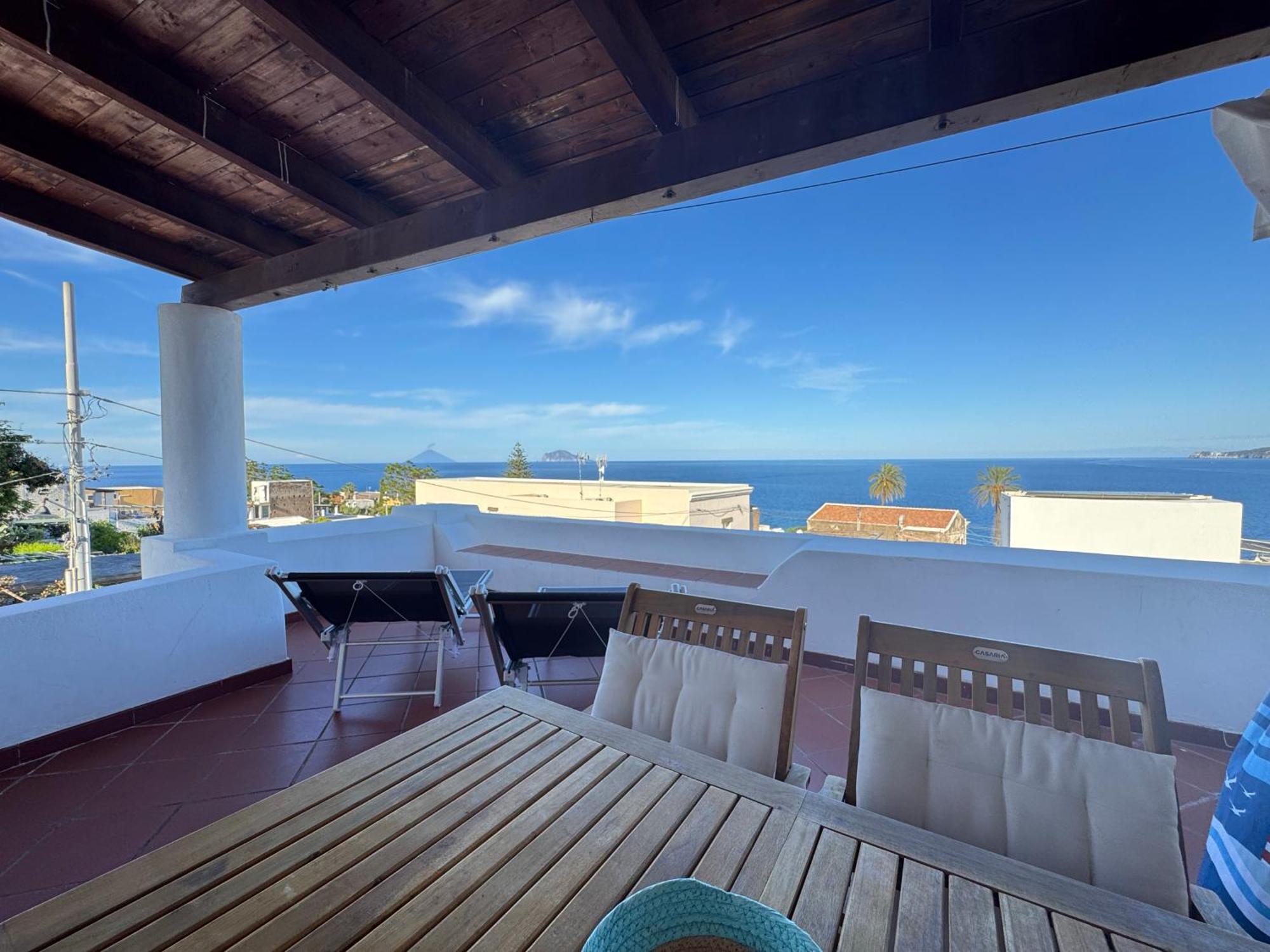 Villa Margherita - Appartamenti A Due Passi Dal Corso Di Santa Marina Salina A 100 Mt Dalla Spiaggia Exteriör bild